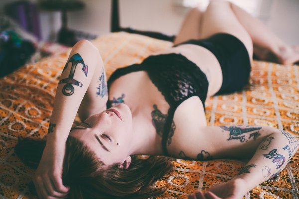 Красивые девушки с татуировками на теле