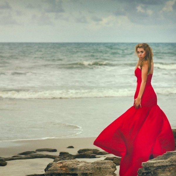 Фотосессия на море в Красном платье