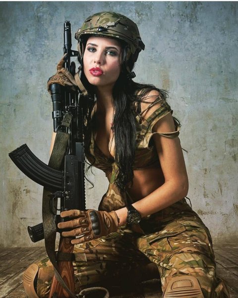 Фотосессия в стиле милитари для девушки