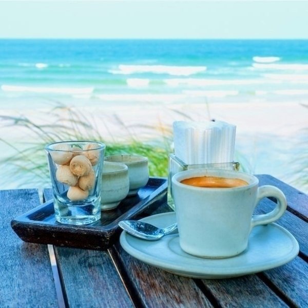 Кофе на берегу океана