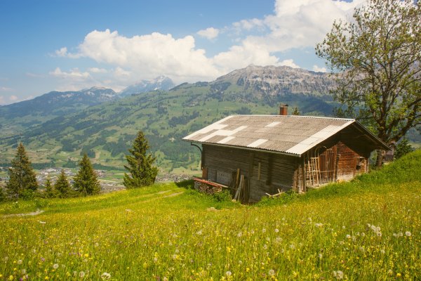 Домик в долине Швейцарии