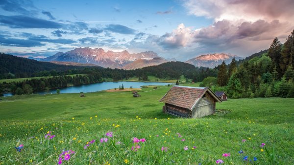 Альпийские Луга Швейцария домик озеро