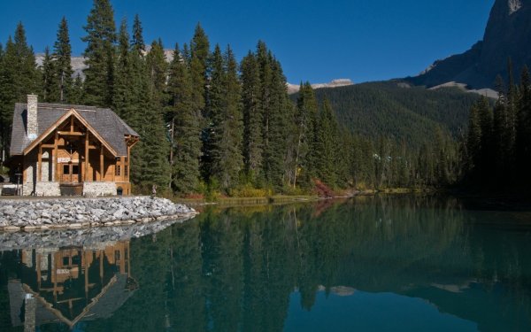 Штат Монтана домик у озера