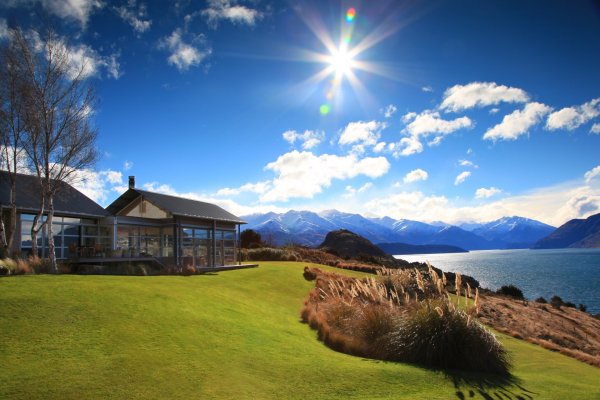 Новая Зеландия дома на берегу озера
