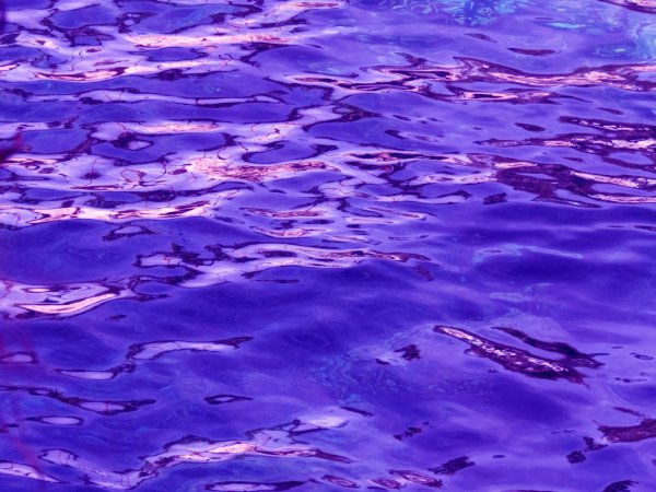 Фиолетовая вода фон