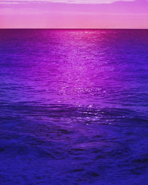 Море фиолетового цвета