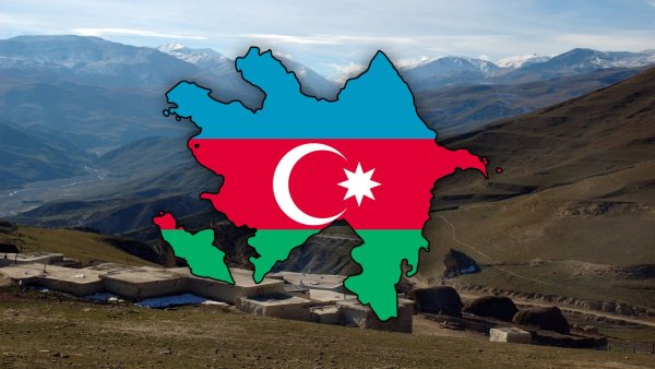 Территория Азербайджана на фоне флага