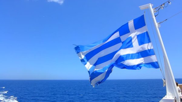 Развевающийся флаг Греции