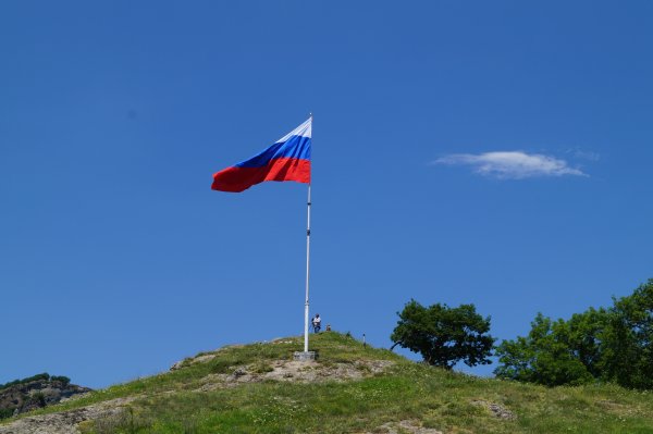 Флаг на скале