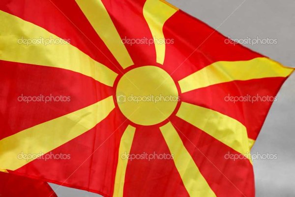 Красный флаг с желтым кругом