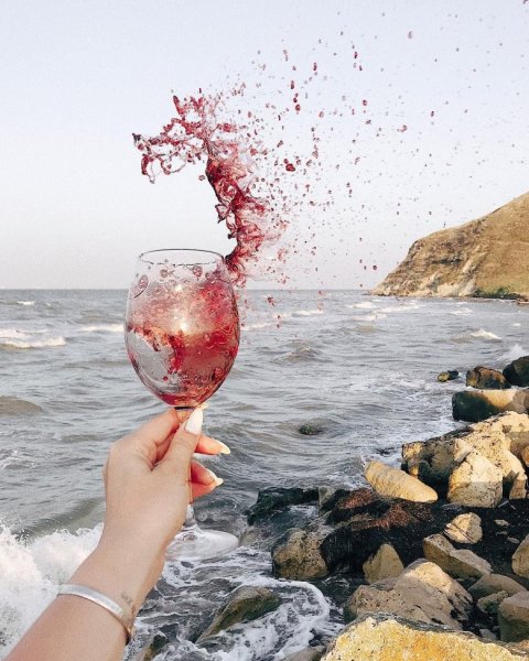 Вино на берегу моря