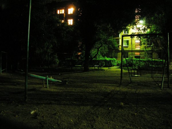 Российский двор ночью