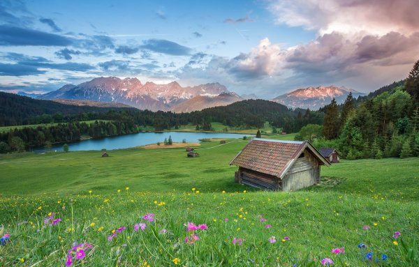 Альпийские Луга Швейцария домик озеро