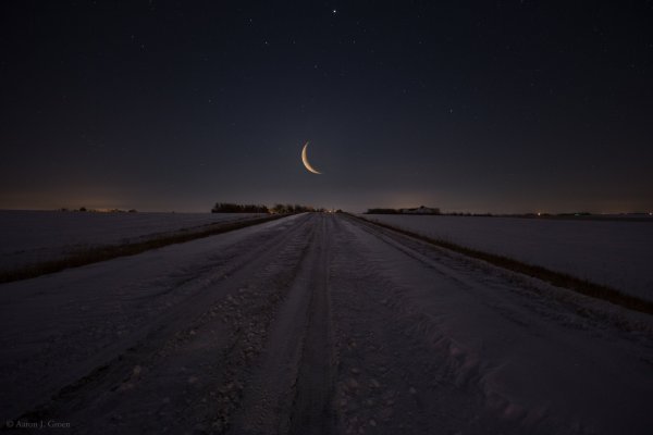 Фон дороги и луны ночью