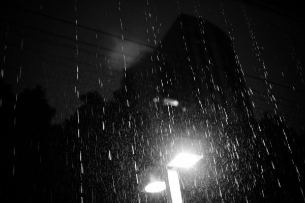 Сильный дождь ночью