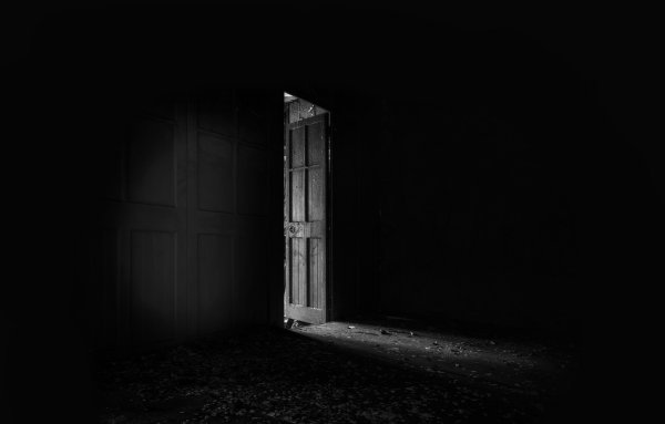 Страшная дверь