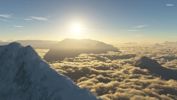 Вершина горы в облаках