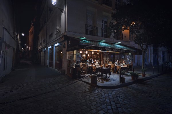 Вечернее кафе вид с улицы