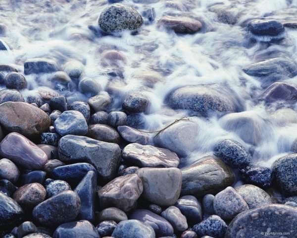 Вода сквозь камни
