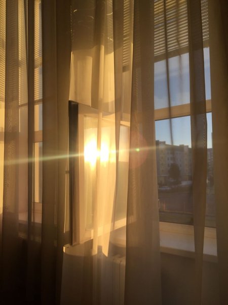 Луч солнца в окне