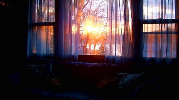 Луч солнца в окне