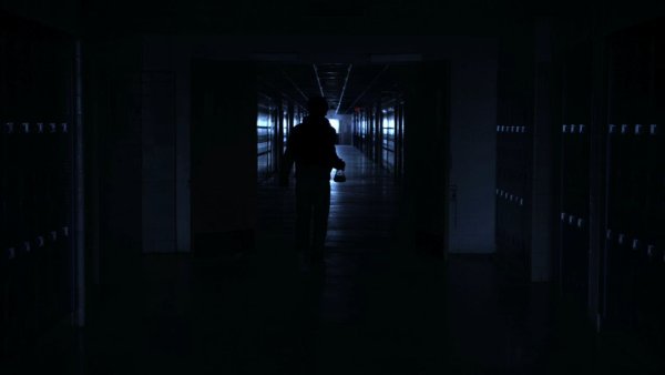 Тёмный коридор школы