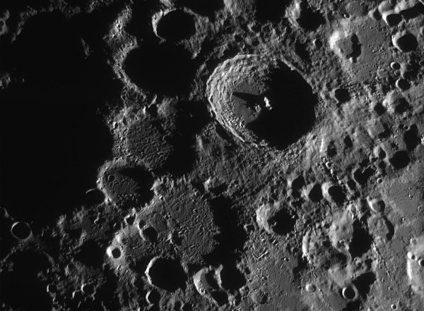 Дедал (лунный кратер)