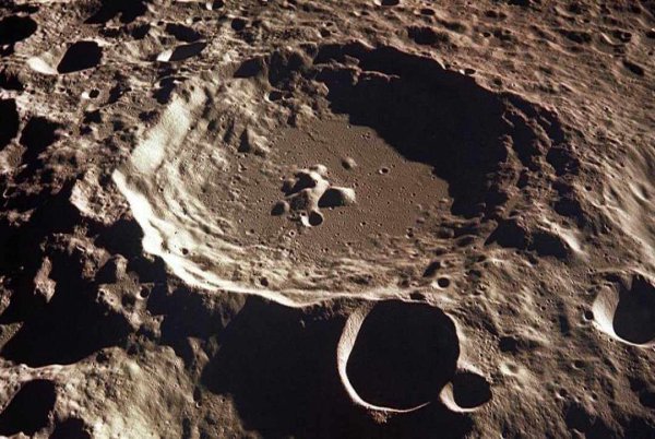 Дженнер (лунный кратер)