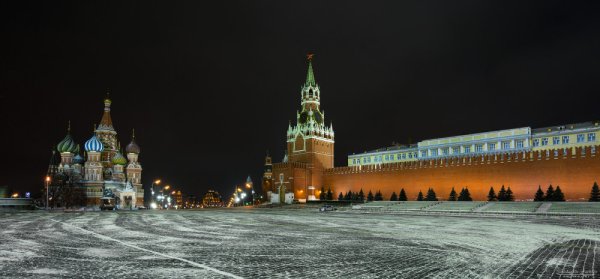 Кремль ночью зимой