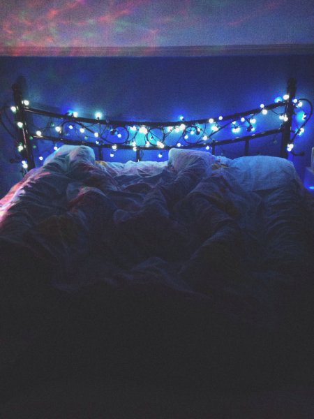 Кровать ночью