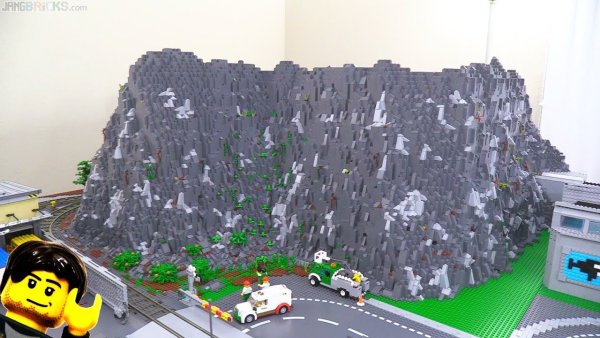 LEGO гора