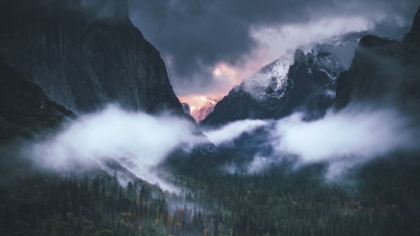 Пейзаж горы туман