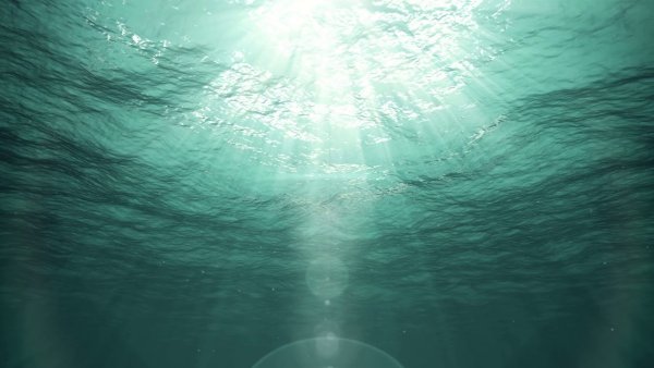 Свет под водой