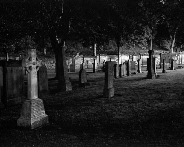 Кладбище ночью