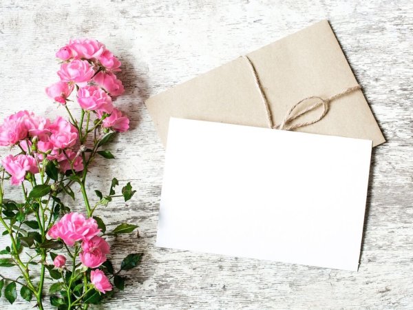 Открытка с конвертом и цветами