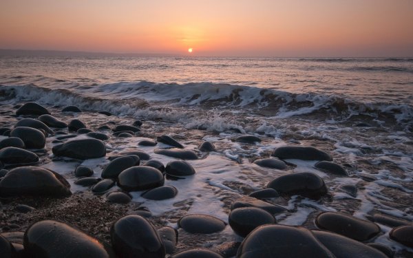 Каменистый берег в Сочи чёрное море