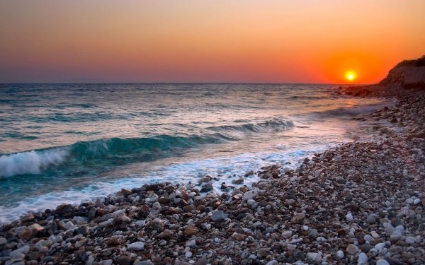 Черное море галечный пляж