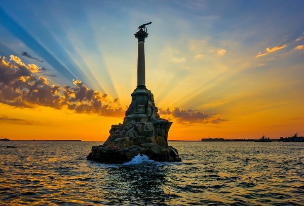 Севасто́поль памятника затопленным кораблям