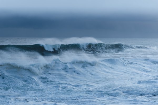 Атлантический океан шторм волны