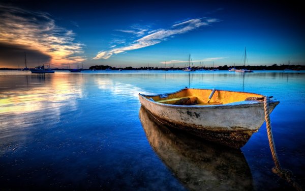 Лодка на воде