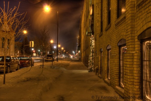 Заснеженная ночная улица