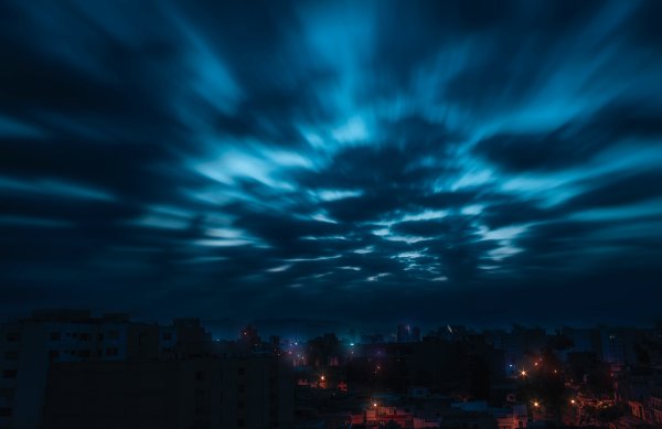 Ночное небо с облаками