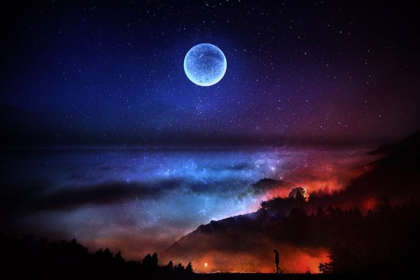 Ночное небо со звездами и луной
