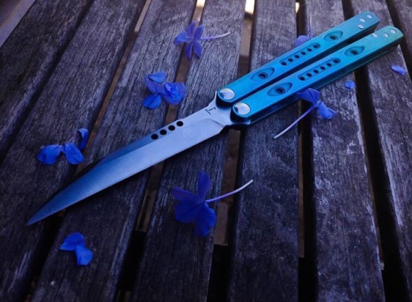 Нож бабочка синий