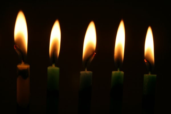 В пламени свечи