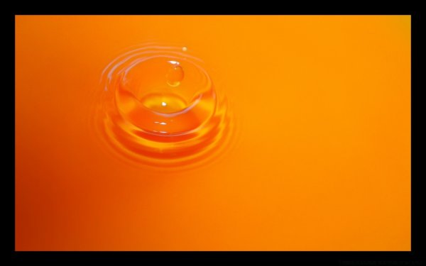 Ярко оранжевая вода
