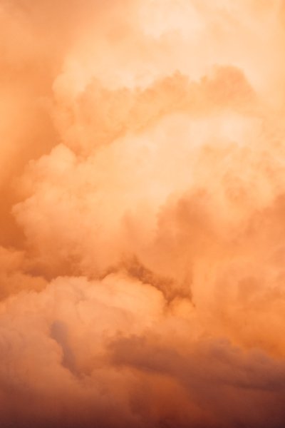 Оранжевые облака фон