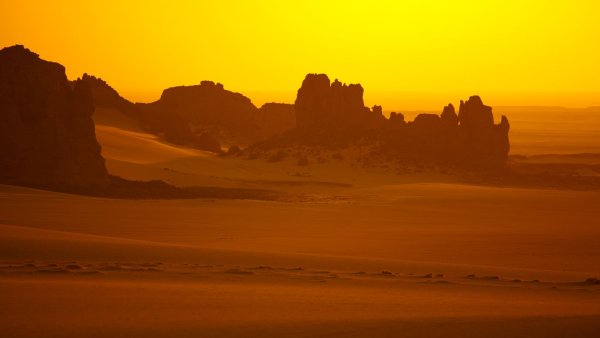 Закат солнца в пустыне