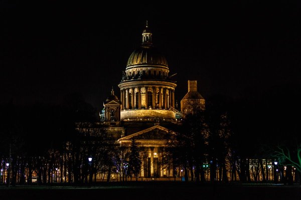 Исаакиевский собор ночью