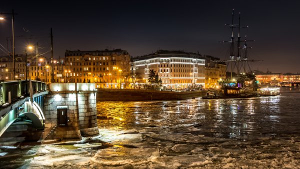 Ночной Санкт-Петербург зимой Нева